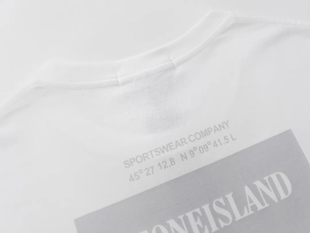 W658#P110💰 [Stone lsland/Stone Island summer printed square 68-15 short-sleeved T-shirt] ⚠️[Original creation with high control of details] -Made of 230g combed cotton 32-count double yarn, soft and comfortable to the touch, sweat-absorbent and breathable. -Simple basic and versatile style, original single quality, the first choice for couples. -Made in a large factory, four needles and five threads on the shoulder, neat alignment, high quality workmanship. -Same style for men and women. Very versatile, one piece for everyone, details are clearly visible. Color: Black White Size: M L